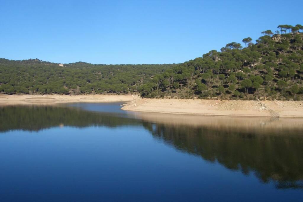 הוילה San Martín de Valdeiglesias La Casita De Noe Con Vista Al Pantano De San Juan מראה חיצוני תמונה
