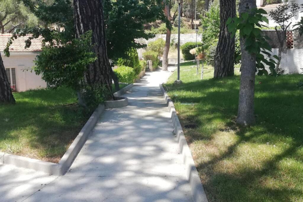 הוילה San Martín de Valdeiglesias La Casita De Noe Con Vista Al Pantano De San Juan מראה חיצוני תמונה